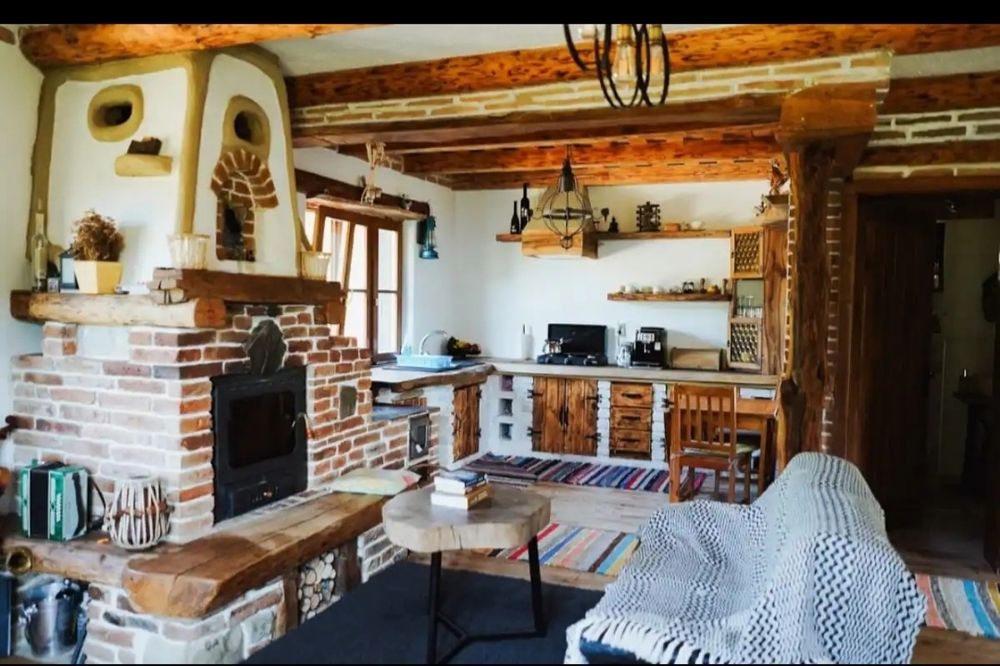 Cabana de închiriat capacitate este de 6 persoane!