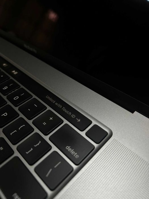 macbook pro 16'' , i9 2,4GHz, 32Gb, 1Tb