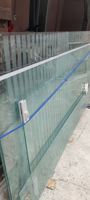 Vind. 3 ,geamuri termopan   securizat și usă sticlă securizat  grosime 15mt Luni,3mt Lat 150