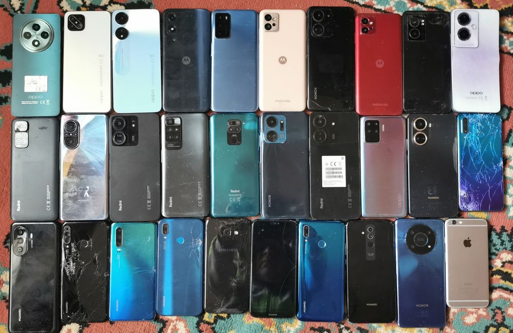 Vând telefoane pentru piese