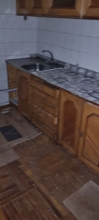Kvartira 5 xona 1chi etaj faqat oylaliga beriladi