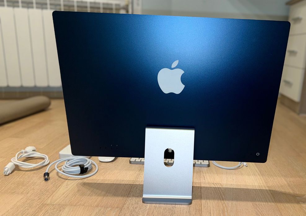 Продавам iMac 24” (2021) с M1 чип, в син цвят, в отлично състояние!
