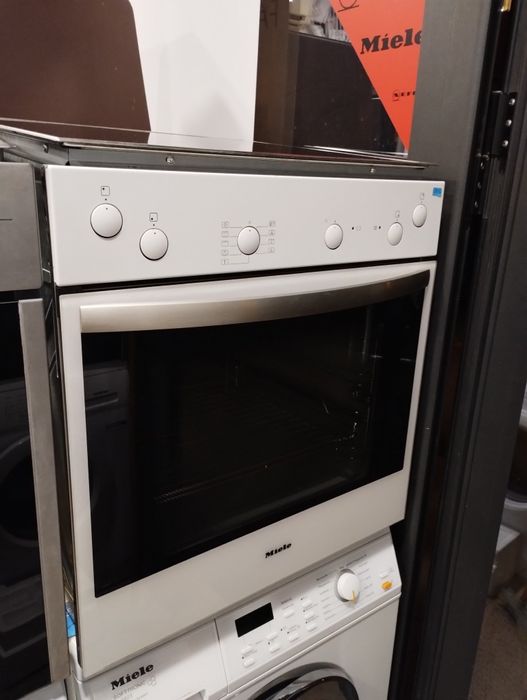 Фурна с плот MIELE H4130E
