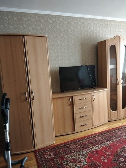 Продам 2 шкафа и комод