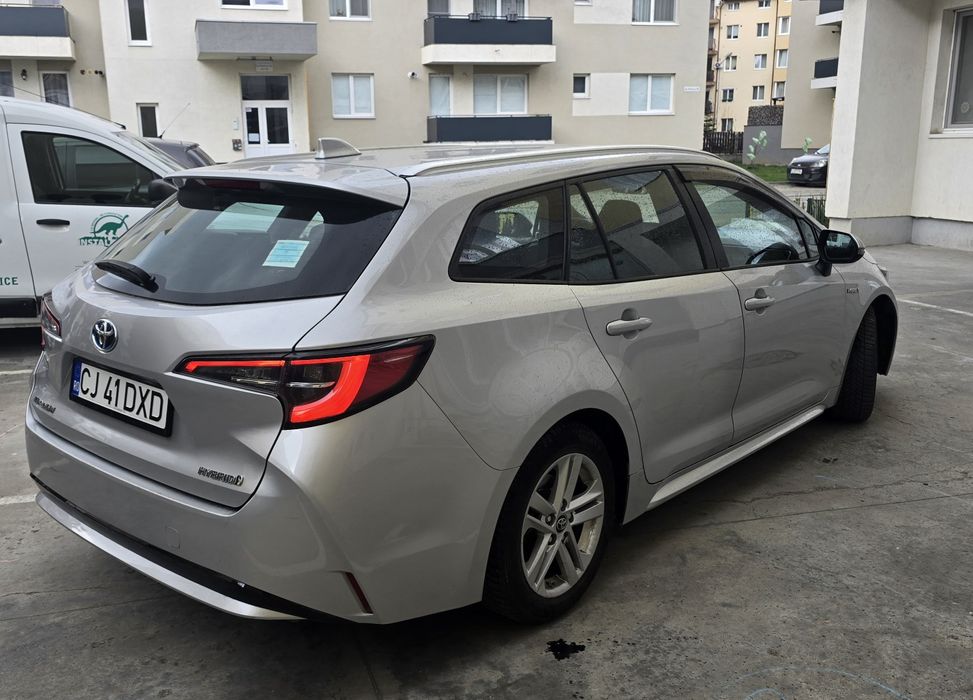 Vând toyota corolla 1.8 Hybrid