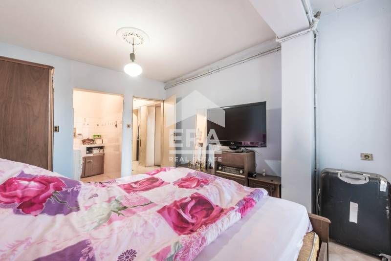 Тристаен, ексклузивен, обзаведен апартамент за продажба, с гараж и маз