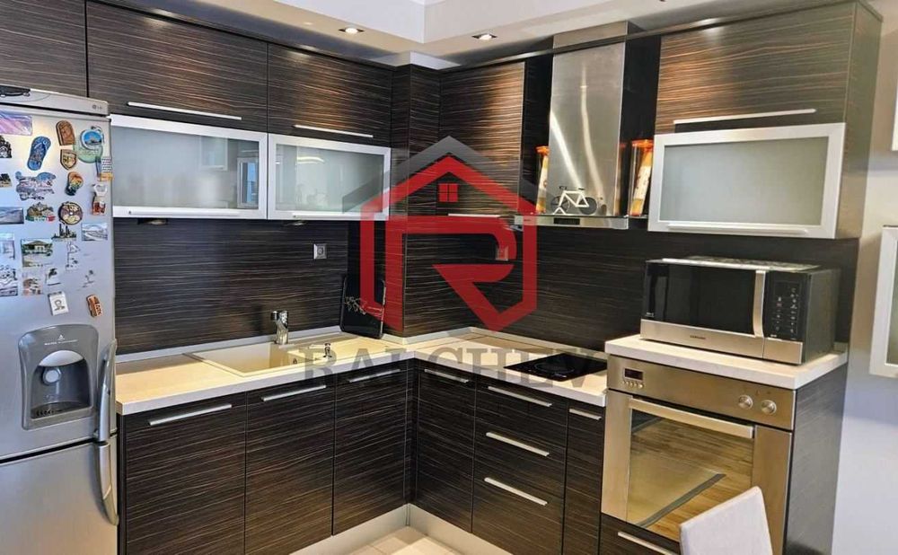 Дава се под наем Тристаен апартамент в Варна, Левски - 95 кв.м за 737.97 € - Снимка #2