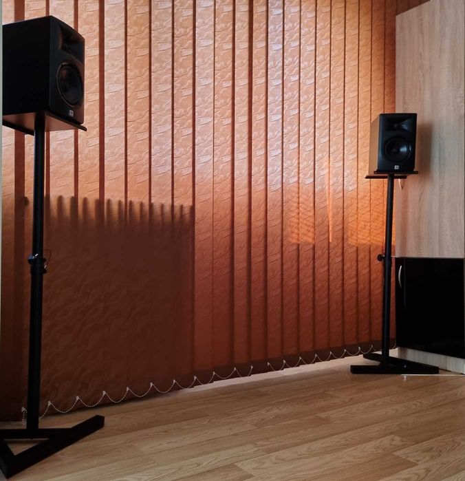 Boxe de studio JBL LSR 305 plus stative.