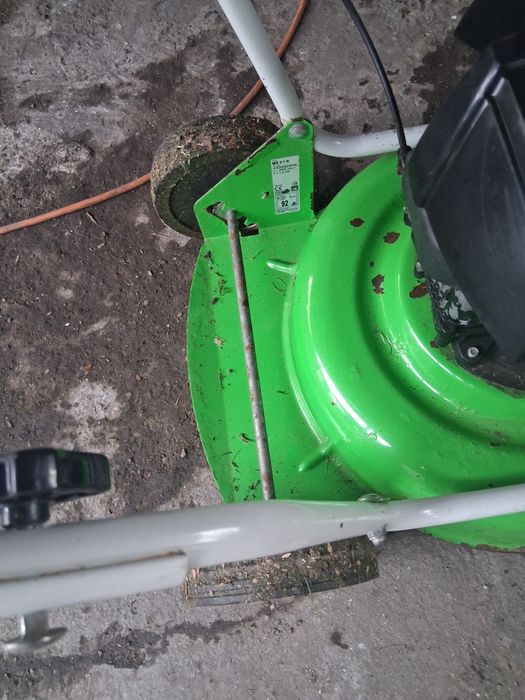 Masina de tuns iarba pe benzina 4 timpii