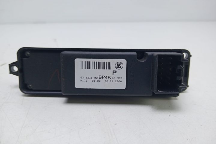 Buton geam  electric dreapta fata   BP4K66370 Mazda 3 BK