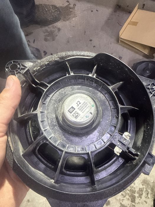 Колонка JBL камри 70 задняя