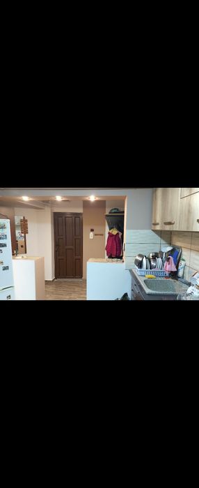 Vând apartament cu 2 camere, etajul 4