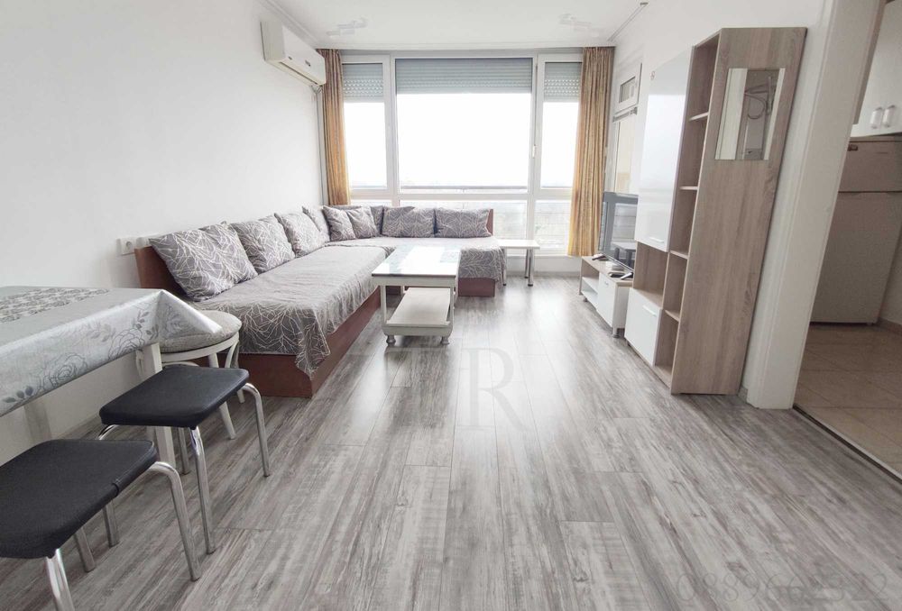 Първа линия за нощувки, 2-ст. + отделна кухня, ж.к. Лазур, гр. Бургас