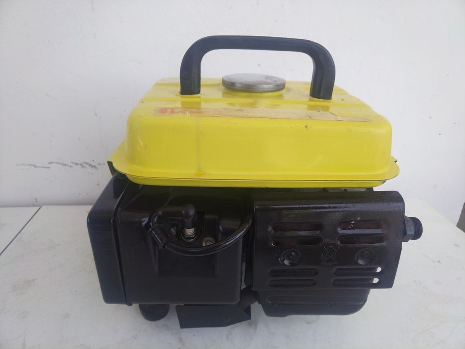 Двутактов бензинов генератор
Максимално захранване 900W 3.7A
Тегло 12.