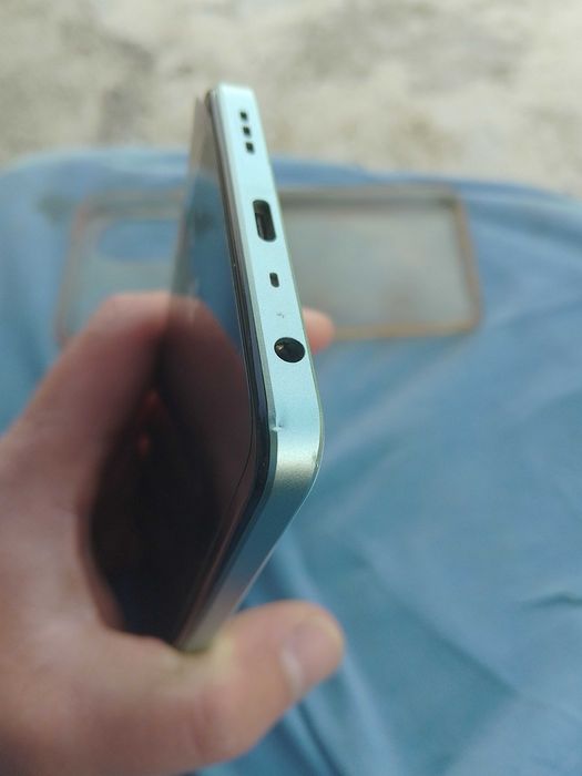 Oppo a58 със зарядно устройство