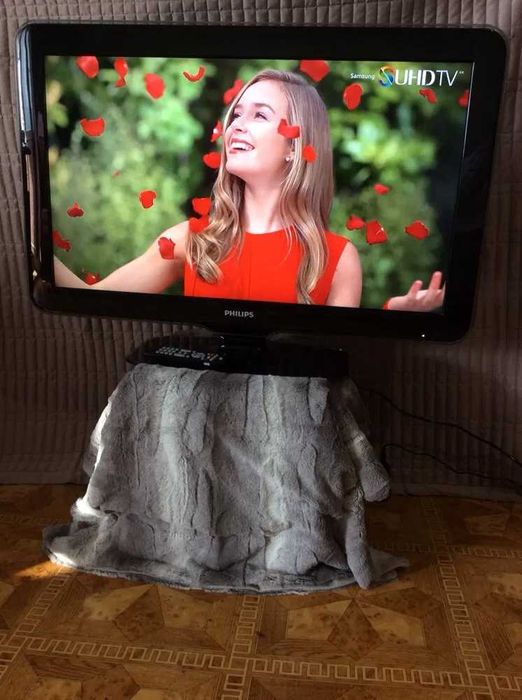 Телевизор Philips 32" HDMI 1080p + кронштейн