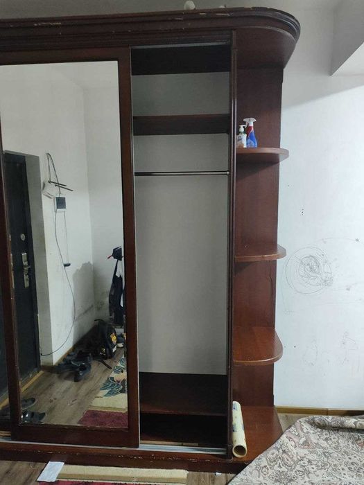 Срочно продаётся Шкаф-гардероб