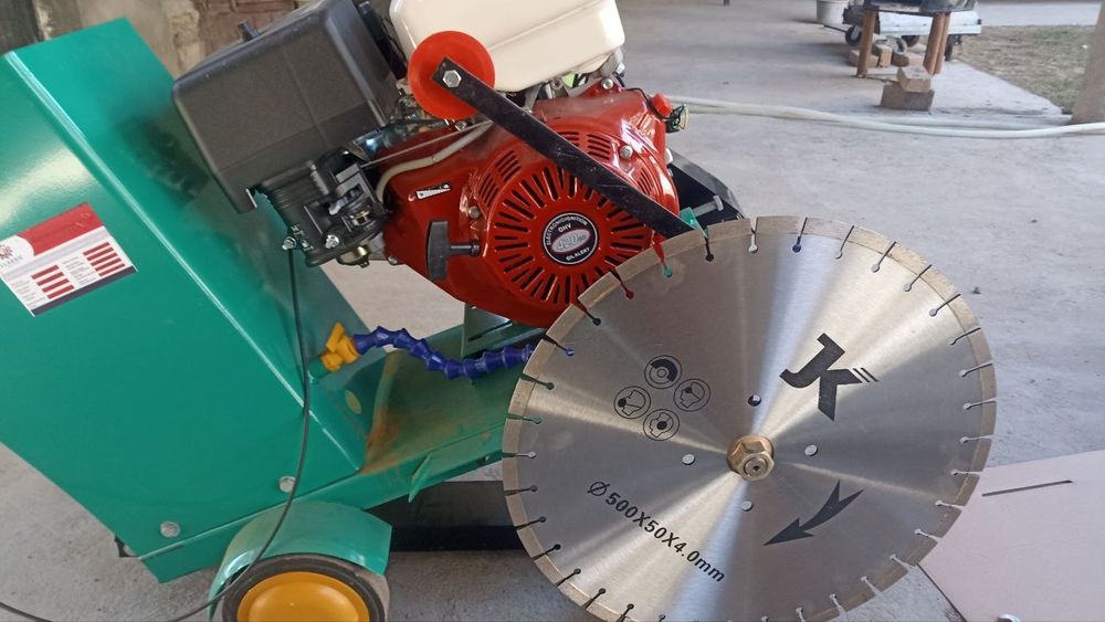 Алмазная резка по бетону и так же алмазная бурения и отбойные-молотки