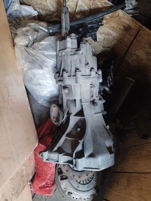 Продам двигатель и капп ауди