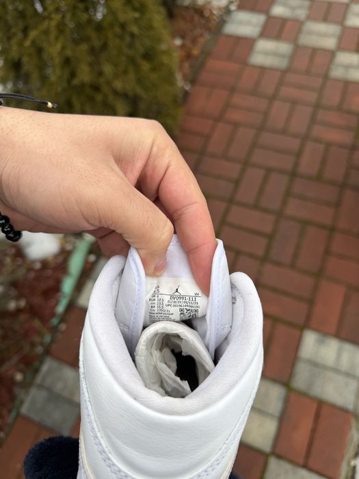 Jordan 1 Mid Triple White