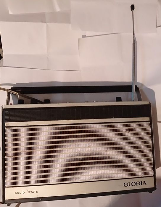 Vând sau schimb radio GLORIA funcționează,stare ca în foto.