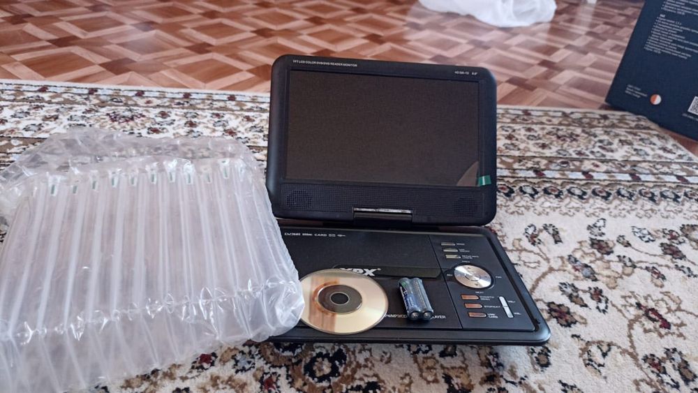 Продаётся портативный двд плеер