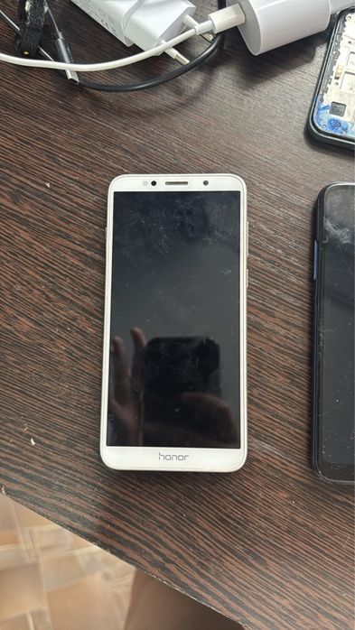 Продается samsung A01 и Honor 7S