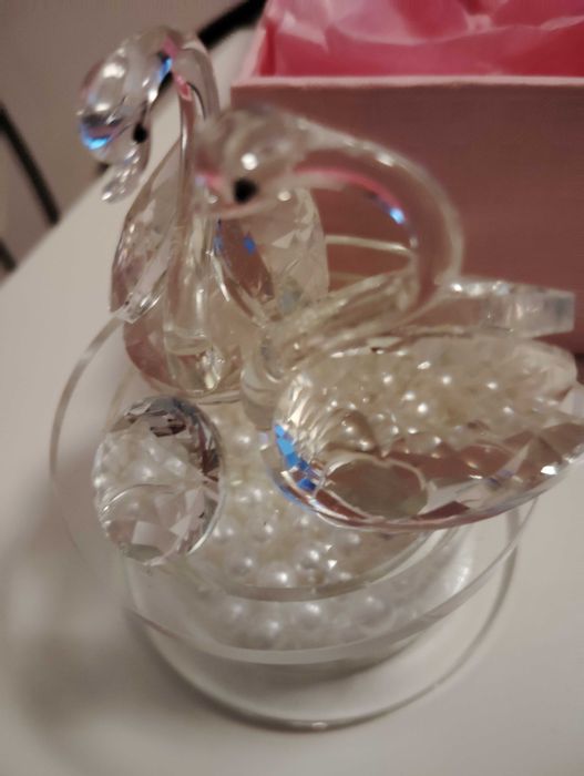 Стъклени лебеди с перли