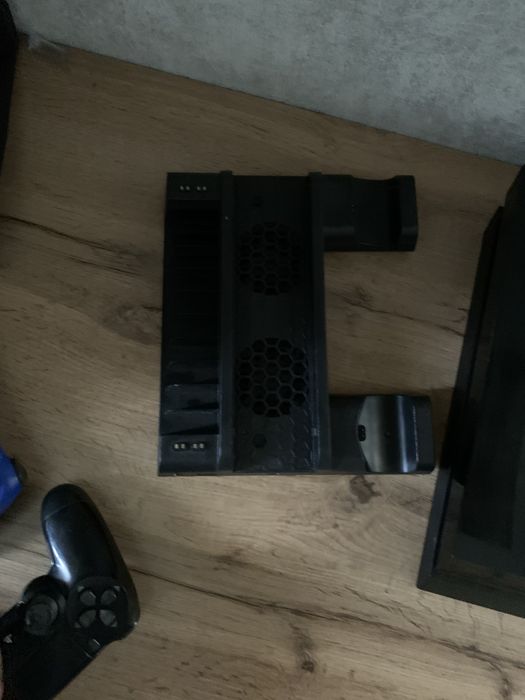 Продам PlayStation 4