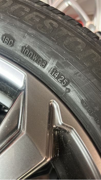 18 цола оригинални Нови Джанти с Зимни Гуми 225/60/18 Toyota Rav.4