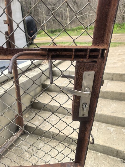 Продавам метална порта