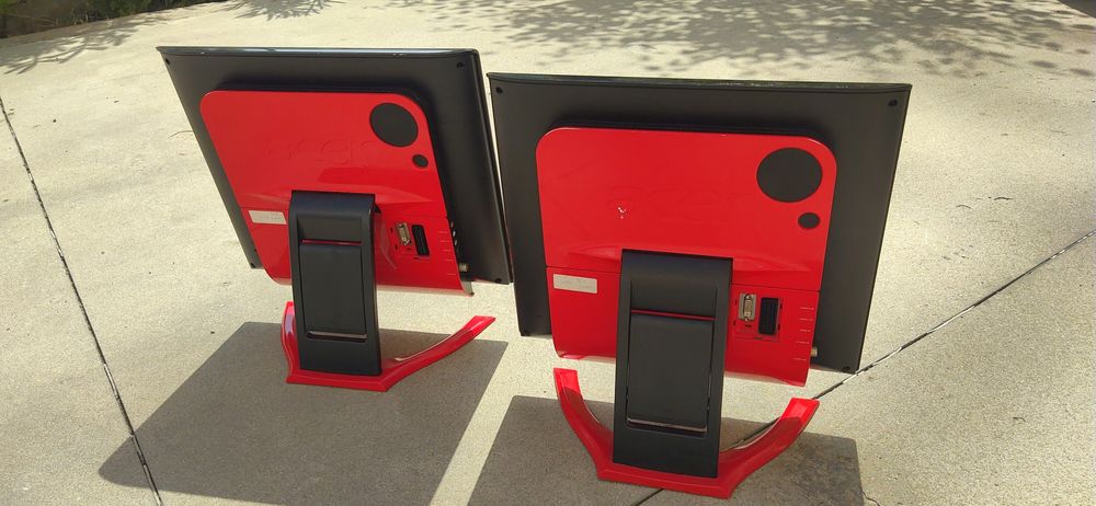 Два монитора Acer Ferrari