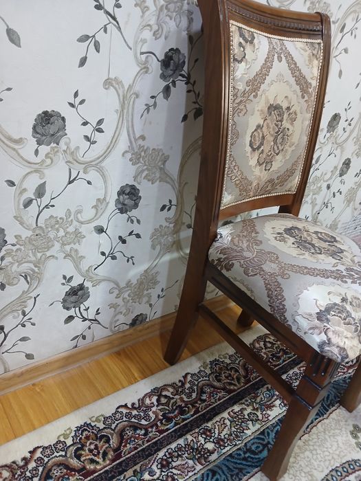 Asalomu aleykum mehmon kutadigan stol stul sotiladi  holati yaxshi