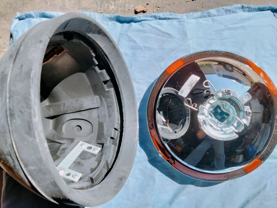 Фара освещения автомобиля