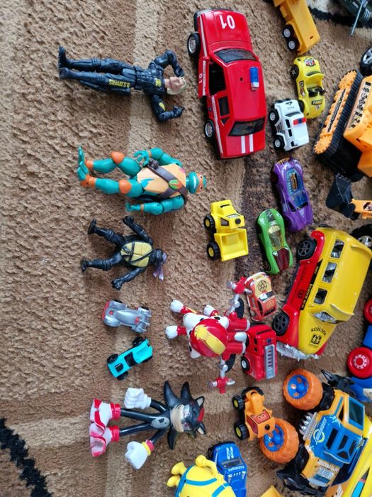 Продам игрушечные машинки