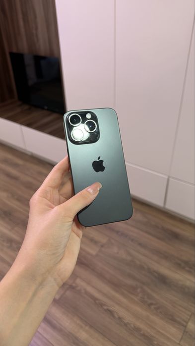 Продаю iPhone 15 Pro