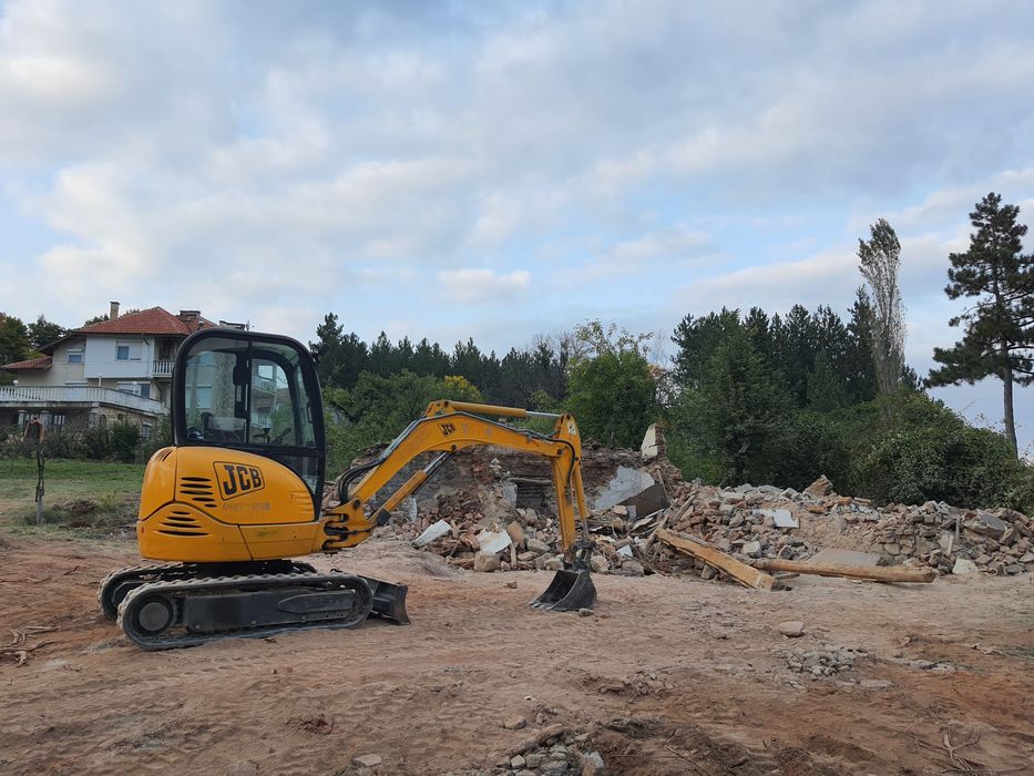 Събаряне на сгради София.Къщи,гаражи,почистване,извозване на отпадъци.