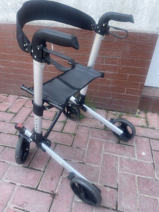 Cadru rulant (rollator) cu 4 roți Sarbi • OLX.ro