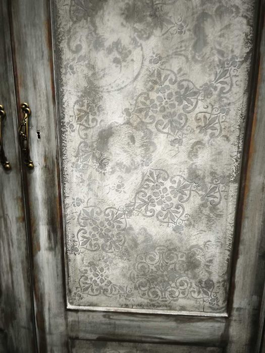 Ретро реновиран гардероб