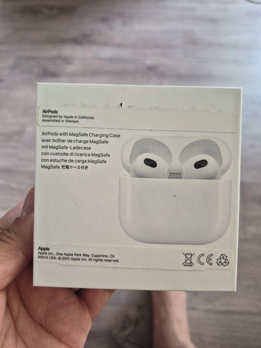 Продам наушники Airpods 3rd generation