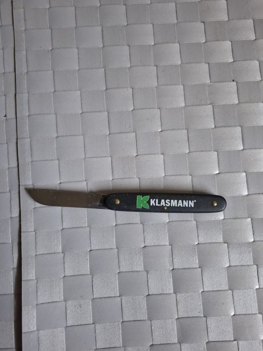 Швейцарска черна сгъваема ножка