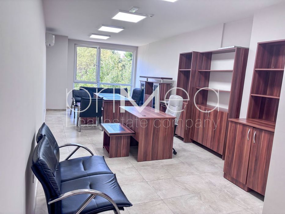 Офис в Бургас-Център площ 30кв.м цена 350евро
