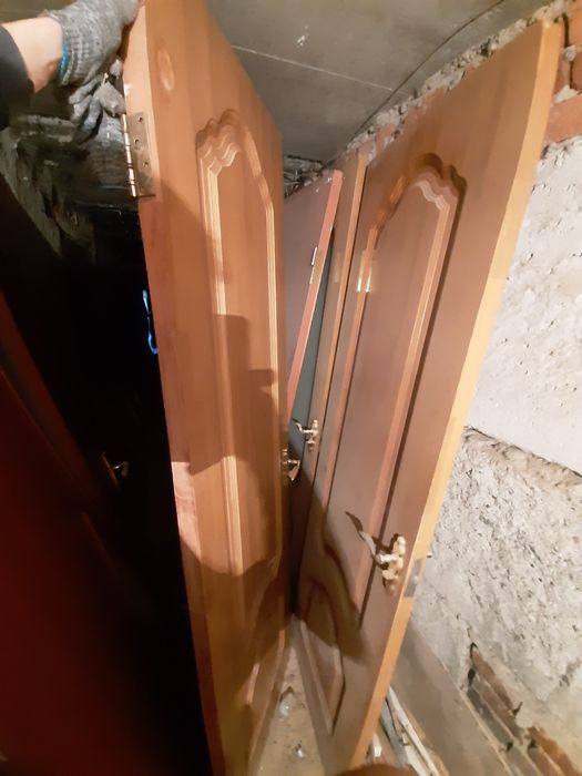 Продам бу двери .