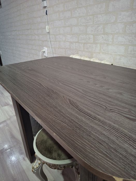 Продам кухонный стол