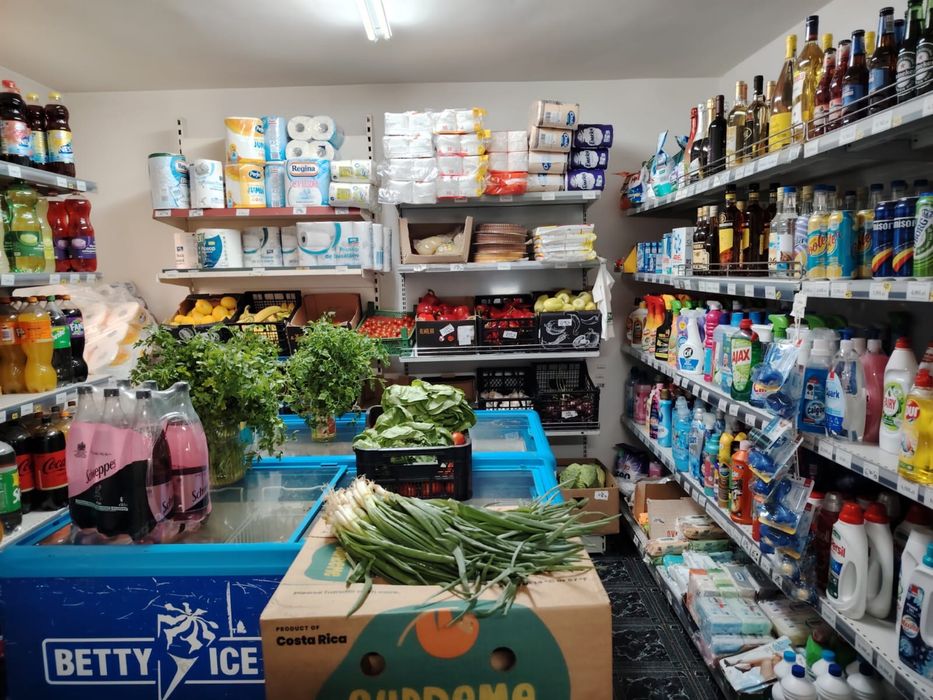 Vand afacere/spatiu comercial magazin alimentar