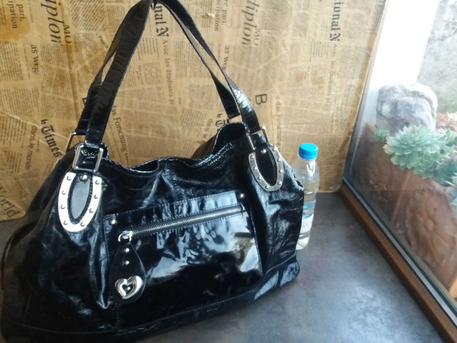 дамска черна чанта,лачена,голяма-естествена кожа