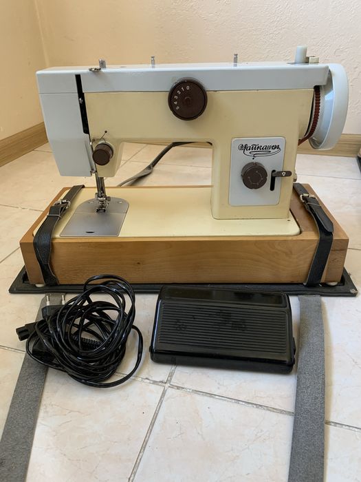 Швейная машинка Чайка-134