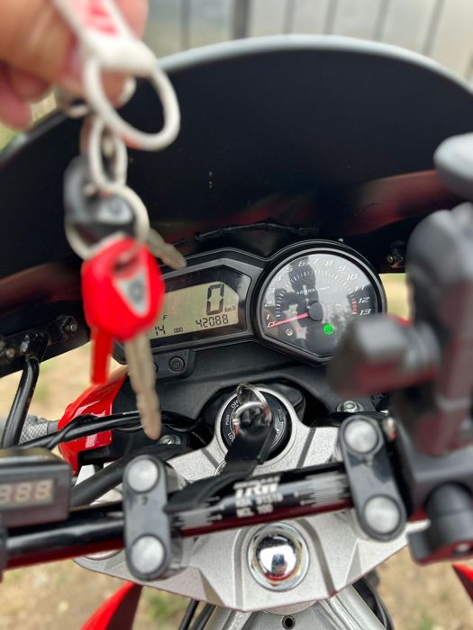 Motocicleta Yamaha XJ6N