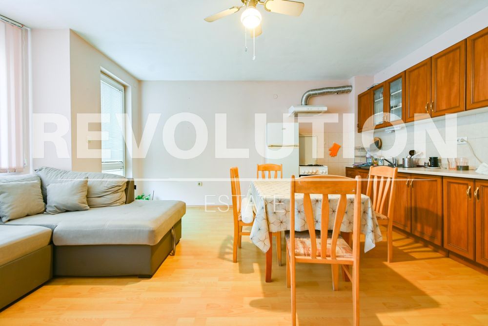 Дава се под наем Тристаен апартамент в София, Дианабад - 102 кв.м за 818 € - Снимка #1