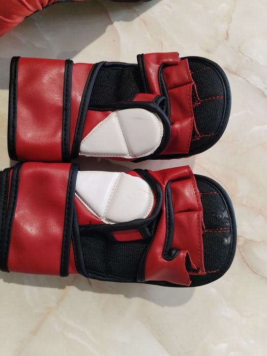 Продам шлем, перчатки, черепашки для бокса